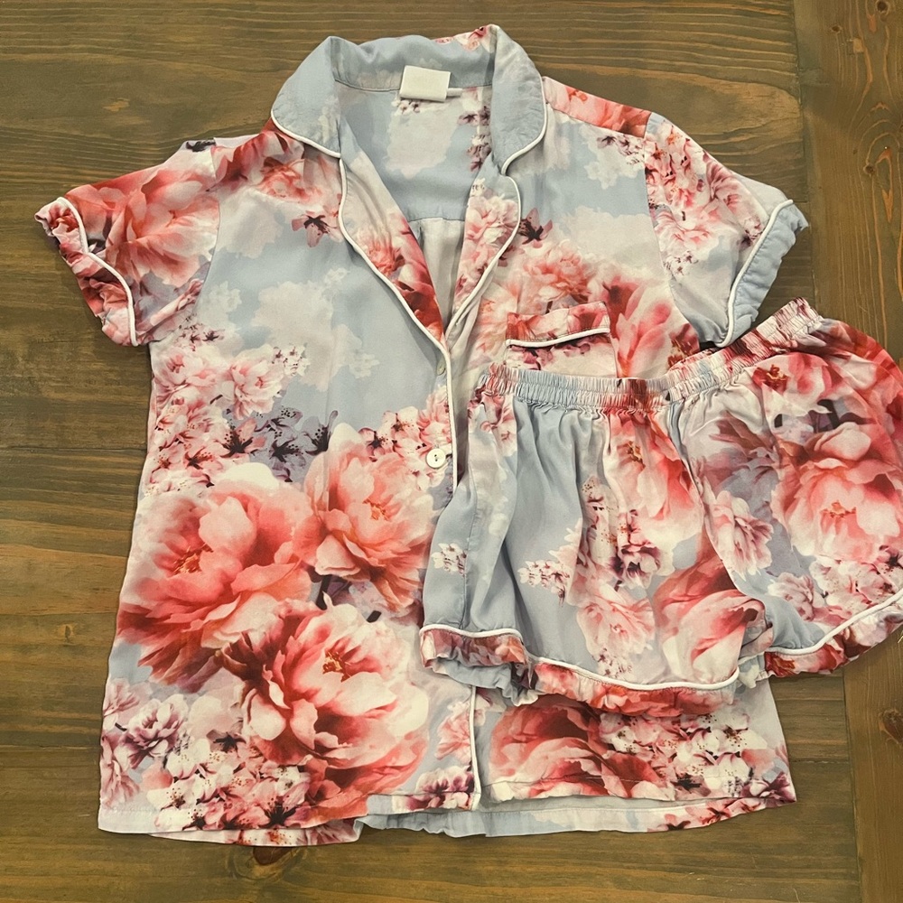 Plum Pretty Sugar matching PJ set Medium